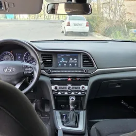 Hyundai Elantra 2020