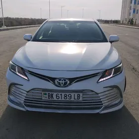 Toyota Camry Hybrid 2021