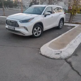 Toyota Highlander 2024
