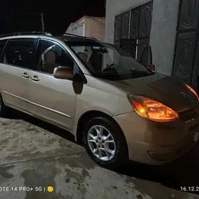 Toyota Sienna 2004