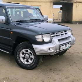 Mitsubishi Pajero 2000