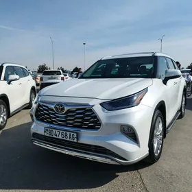 Toyota Highlander 2021