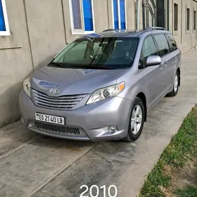 Toyota Sienna 2010
