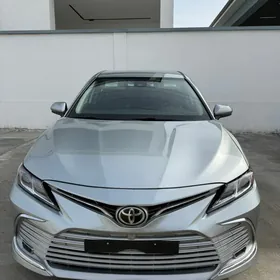 Toyota Camry 2021