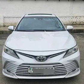 Toyota Camry 2019