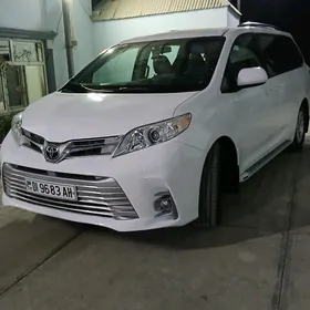 Toyota Sienna 2017