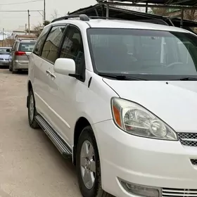 Toyota Sienna 2004