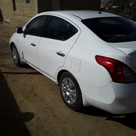 Nissan Versa 2013