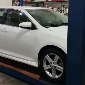 Toyota Camry 2014