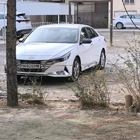 Hyundai Elantra 2022