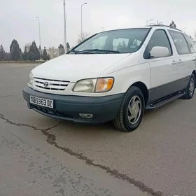 Toyota Sienna 2001