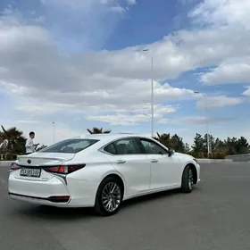 Lexus ES 2021