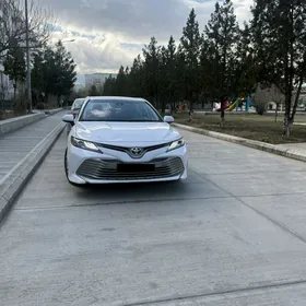 Toyota Camry 2020
