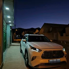 Toyota Highlander 2021