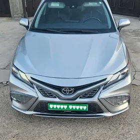 Toyota Camry 2021