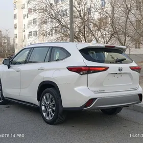 Toyota Highlander 2021