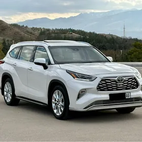Toyota Highlander 2021