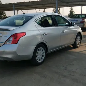 Nissan Versa 2013