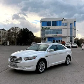 Ford Taurus 2017