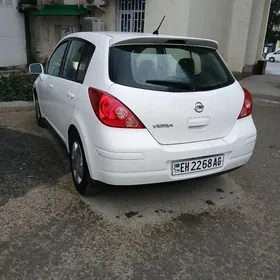 Nissan Versa 2012
