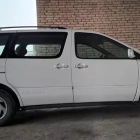 Toyota Sienna 2002