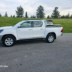 Toyota Hilux 2021