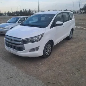 Toyota Innova 2020