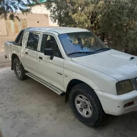 Mitsubishi L200 2004