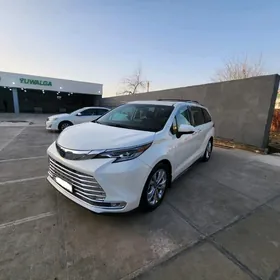 Toyota Sienna 2021