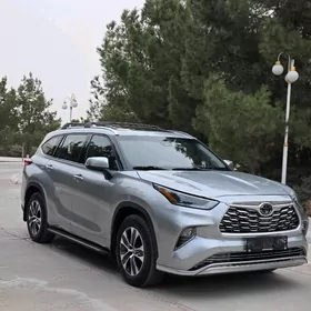 Toyota Highlander 2021
