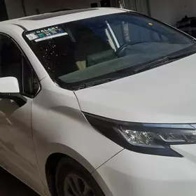 Toyota Sienna 2024