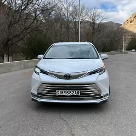 Toyota Sienna 2022