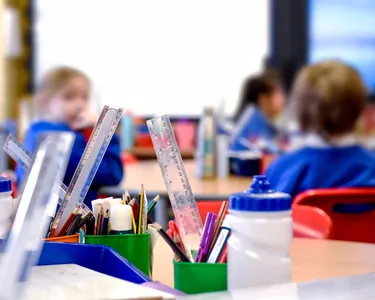 Ученые выяснили, почему аутизм у девочек выявляют позже и в гораздо реже, чем у мальчиков