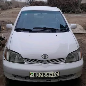 Toyota Echo 1999