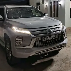 Mitsubishi Pajero 2020