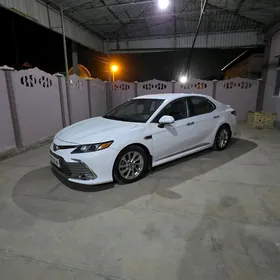 Toyota Camry 2021