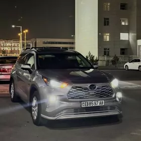 Toyota Highlander 2021