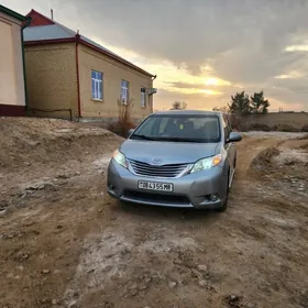 Toyota Sienna 2015