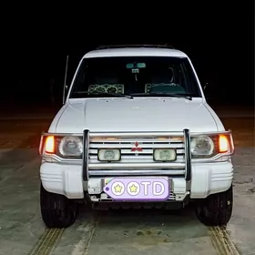 Mitsubishi Montero 1996