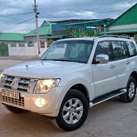 Mitsubishi Pajero 2013