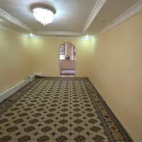 30mkr 7bazaryn yany 2etaj 1kom