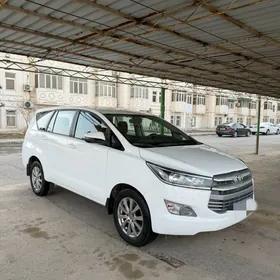 Toyota Innova 2020
