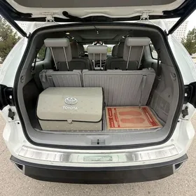 Toyota Highlander 2019