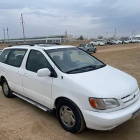 Toyota Sienna 1999