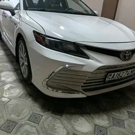 Toyota Camry 2021