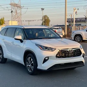 Toyota Highlander 2021
