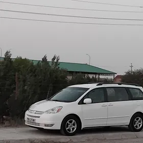 Toyota Sienna 2004
