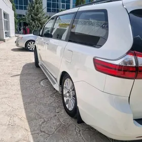 Toyota Sienna 2016