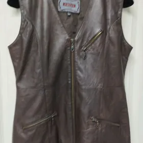 безрукавка кожаная