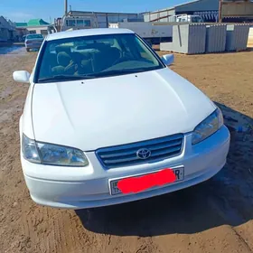Toyota Camry 2001